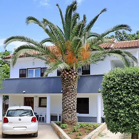 Marino, Island Apartment Vir