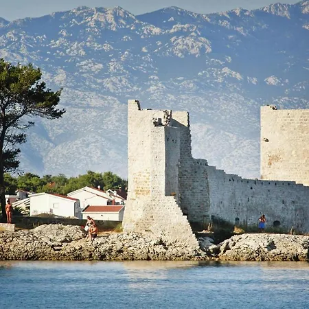 Marino, Island Apartment Vir