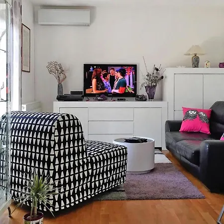 Marino, Island Apartment Vir